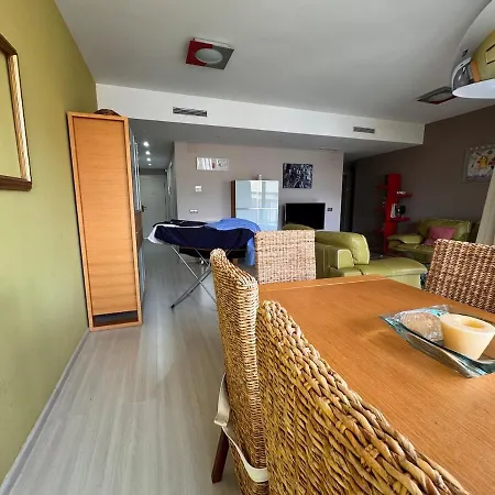 Gran Con Piscina En Apartment